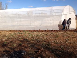 Tunnel with netting Loeriesfontein